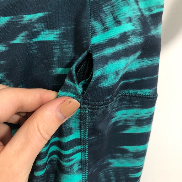 Medium High Rise Reebok Paint Crops - Picture 11 of 14